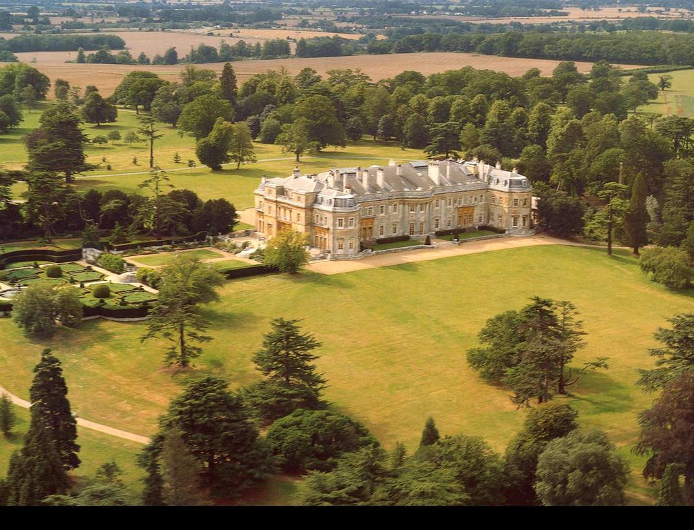 Luton Hoo Hotel, Golf And Spa Exterior foto The former home of the 1st Baron Caldecote, Caldecote Hall, Cambridgeshire